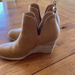 Report Footwear Gabbot Wedge Bootie